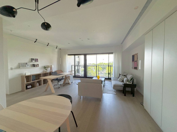 Zuoying 2-Bedroom Modern Clean Apartment with Ocean Views, Balcony, Swimming Pool and Gym｜TSMC, KAS, HSR, 美術館